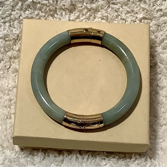 Vtg 14K Yellow Gold Hinge Jade Bangle / 57mm circumference /2.3”inside Diameter - Picture 9 of 13